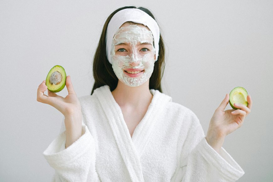 "The Ultimate Guide to a Skincare Routine: Essentials for Every Skin Type"